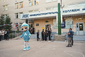 Представители АПЗ поздравили студентов профильных учебных заведений с 1 сентября