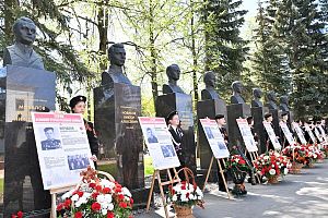 День Победы: АПЗ занесен на Доску почета Арзамаса, возложение
