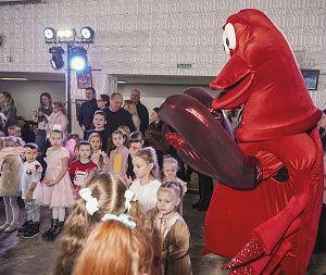 Новогодние представления для детей приборостроителей в ДК "Ритм"