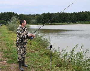 Турнир по рыбной ловле, организованный заводским профсоюзом, для приборостроителей