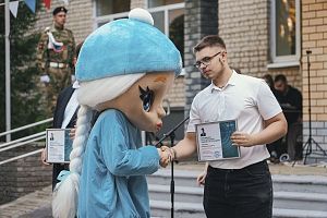Представители АПЗ поздравили студентов профильных учебных заведений с 1 сентября