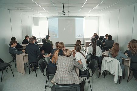 На АПЗ стартовала серия деловых игр «ПрофИнтуиция» для учеников инженерных классов