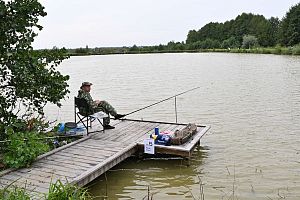 Турнир по рыбной ловле, организованный заводским профсоюзом, для приборостроителей
