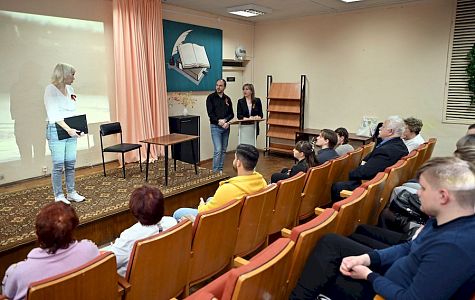 Молодежь и ветераны АПЗ на литературно-музыкальном вечере "Связь поколений"