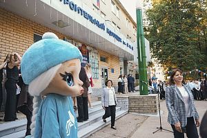 Представители АПЗ поздравили студентов профильных учебных заведений с 1 сентября