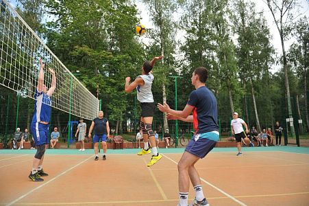 III заводские соревнования по парковому волейболу