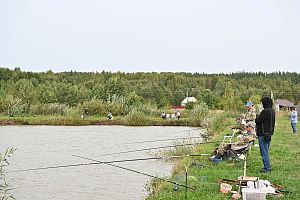 Турнир по рыбной ловле, организованный заводским профсоюзом, для приборостроителей