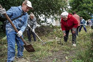 Совместный субботник Совета ветеранов и Молодежного совета 