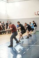 Соревнования по перетягиванию каната и поднятию гирь - очередной этап спартакиады АПЗ