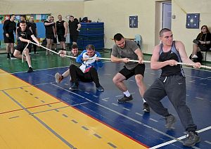 Соревнования по перетягиванию каната и гиревому спорту