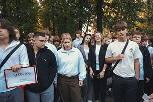 Представители АПЗ поздравили студентов профильных учебных заведений с 1 сентября