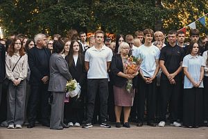 Представители АПЗ поздравили студентов профильных учебных заведений с 1 сентября